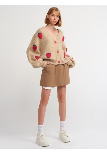 Dilvin V Yaka Çilek Nakışlı Balon Kol Triko Hırka  Bej Koyu Bej