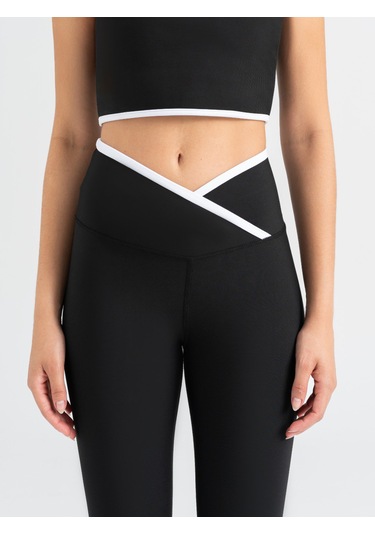 Çapraz Beli Beyaz Biye Detaylı Spor Tayt Siyah