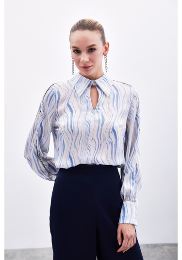 Sateen Kol Aksesuarlı Desenli Bluz - Mavi-135916 Mavi