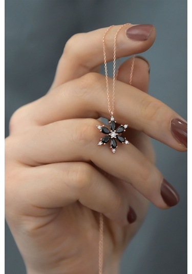 925 Ayar Gümüş Siyah Taşlı Rose Lotus Kamelya Çiçeği Kolye