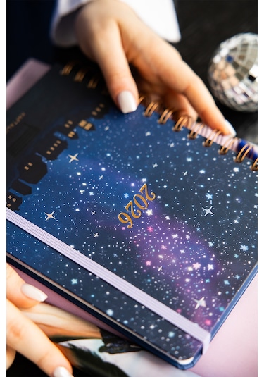 2026 A5 Spiralli Renkli Haftalık Ajanda 12 Aylık Motivasyon Sayfalı Galaksi Galaksi