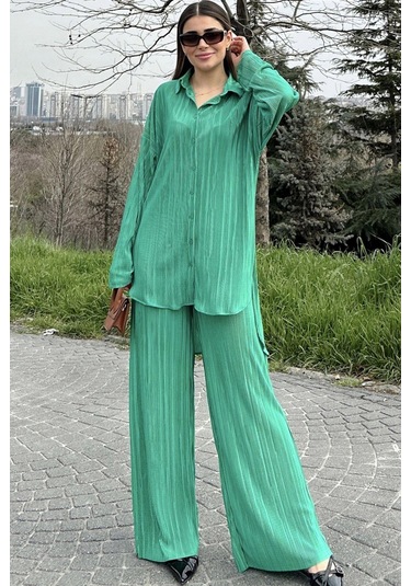 Kadın Yeşil Uzun Tunik Gömlek & Beli Lastikli, Bol Paça Pantolon - Salaş Bürümcük Takım Benetton Kadın Yeşil Uzun Tunik Gömlek & Beli Lastikli, Bol Paça Pantolon - Salaş Bürümcük Takım Benetton