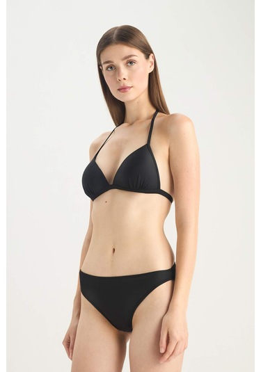 Defacto Regular Fit Üçgen Bikini Üstü-fall İn Love E1692ax25smbk81 Siyah Defacto Regular Fit Üçgen Bikini Üstü-fall İn Love E1692ax25smbk81 Siyah