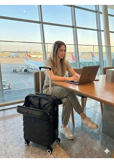 Vegmann Avalon Laptop Bölmeli Pp Kırılmaz Siyah Kabin Boy Valiz Siyah