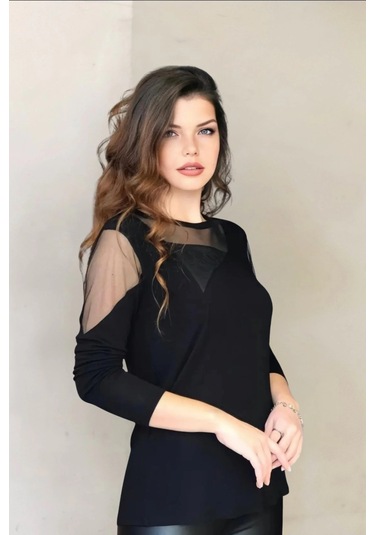 Önü Ve Omuzları Tül Parçalı Bluz Siyah