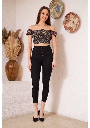 Darlin Moda Siyah Çiçek Desenli Gipe Detaylı Crop Bluz Dm7000