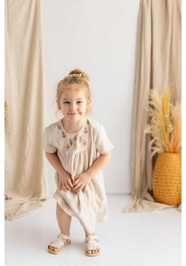 Oliventhekid Bej Keten Göğüs Üzerine Etnik Desen Baskılı Robadan Büzgülü Kısa Kız Çocuk Elbise Bej Bej