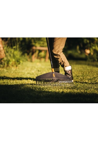 Fiskars 135026-1003464 Solid Medium Orta Yaprak Tırmığı 414 Mm