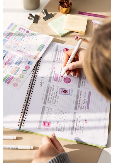 2026 Haftalık Spiralli Masaüstü Planlayıcı 24x34 Cm - Desk Planner Manzara Çok Renkli