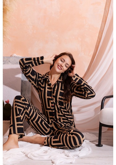 Nisanca Kışlık Düğmeli Ekose Desen Yılbaşı Temalı Kadın Süet Pijama Takımı Kahve