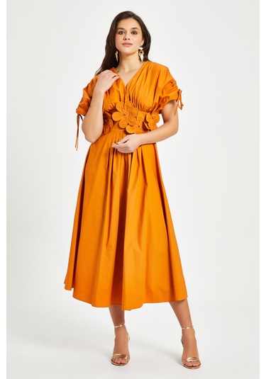 Kadın Bel Detaylı Kısa Kollu Elbise Çiçek Aplikeli, Büzgü Ve Bağcık Detaylı, %100 Pamuk Caramel