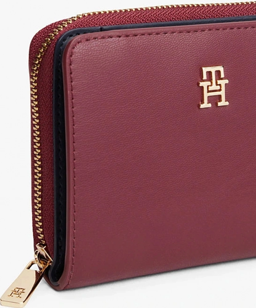 Tommy Hilfiger Th Icon Orta Boy Fermuarlı Kapaklı Kadın Mor Cüzdan Aw0aw17742vlp Mor Tommy Hilfiger Th Icon Orta Boy Fermuarlı Kapaklı Kadın Mor Cüzdan Aw0aw17742vlp Mor