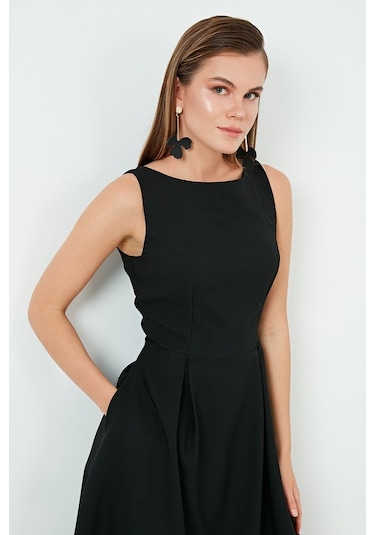 Lela Bisiklet Yaka Regular Fit Cepli Pileli Midi Bayan Elbise 6051963 Siyah