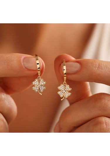 Sallantılı Altın Yonca Küpe Kalp Form