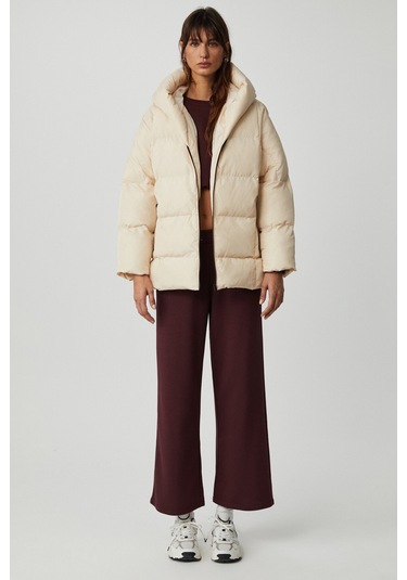 Maeghan Kadın Kapüşonlu Şal Yakalı Uzun Rüzgar Geçirmez Çift Cepli Astarlı Bej Mont