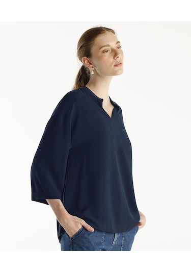 Yargıcı Yaka Detaylı Bluz Lacivert