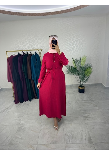 Kadın Kırmızı Karin Aerobin Kumaş Yarım Ön Düğmeli Püskül Bağcık Kuşaklı Tesettür Elbise Kırmızı