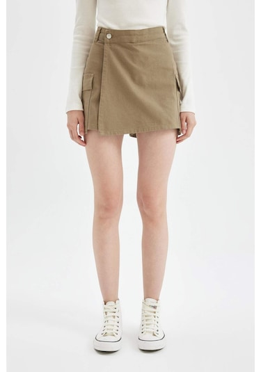 DeFacto Regular Fit Normal Bel Kargo Cepli Gabardin Şort Etek D4991AX24AUKH474 Haki