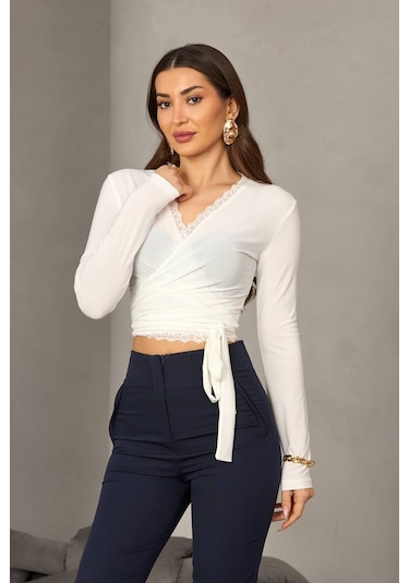 Kadın Dantel Detaylı Kruvaze Bağlamalı Crop Bluz Ekru