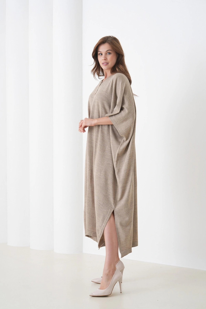 Kadın Tesettüre Uygun Önden Düğmeli Asimetrik Kesim Yarasa Kol Şık Geniş Kalıp Panço Ceket Vizon