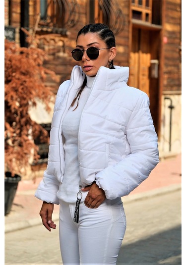 Kadın Beyaz Dik Yaka Su Geçirmez Fermuar Kapamalı Kısa Şişme Mont