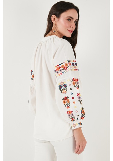 Lela Nakış Işlemeli Pamuklu Oversize Fit V Yaka Bayan Gömlek 676253 Ekru