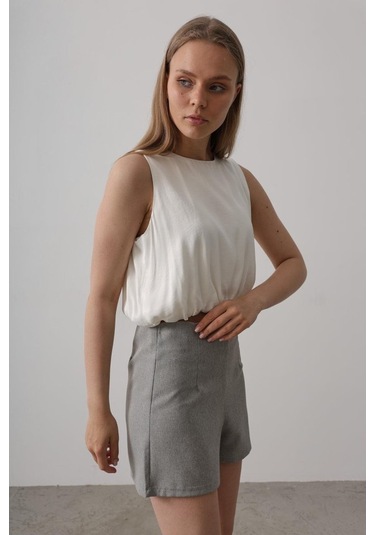 Gülsüm Aydın Saten Kolsuz Belki Lastikli Bluz - Ekru Ekru