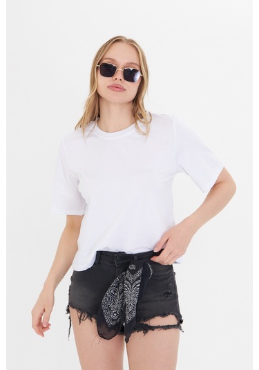 Kadın Siyah Yuvarlak Yaka Regular Fit Normal Kesim T-shirt Tişört Beyaz