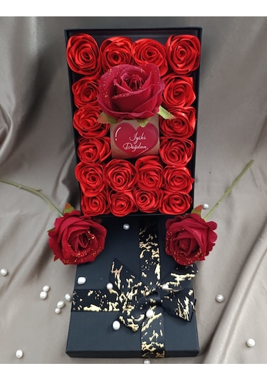 İnci Mode İyiki Doğdun 18+1 Çiçekli Kutu Hediyelik Çiçek Kutusu Siyah Doğum Günü Sürprizleri
