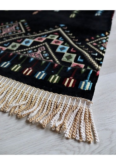 Çeyizlik Hediyelik Seccade Eşarp Tesbih Set Kilim Desenli Kadife Astarlı Seccade, Eşarp, Kristal Tesbih Özel Kutulu Lüks Hediye Seti Siyah