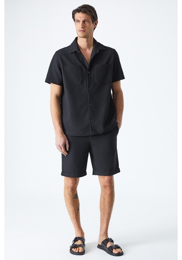 MELOS Erkek Kısa Kollu Cepli Çıtçıtlı Relaxed Fit Siyah Gömlek