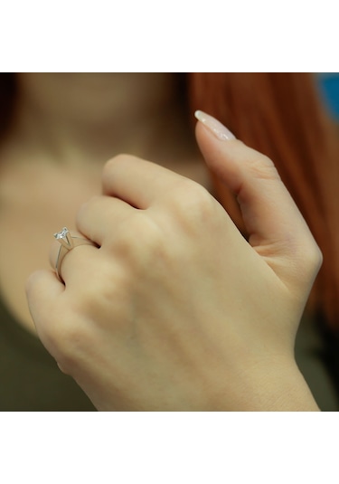 Lova F Renk 0,23 Karat Pırlanta Tektaş Yüzük - 1010020
