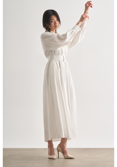 Mizalle Tencel Dokulu Pile Detaylı Kemerli Maksi Ekru Elbise Ekru