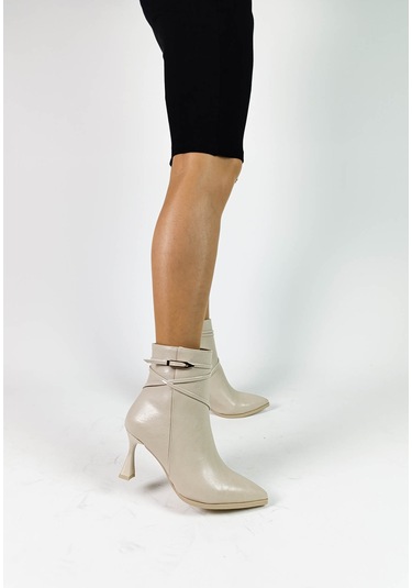 Bej Renk Sivri Burun Kadeh Topuk Fermuarlı Kadın Bot Bej