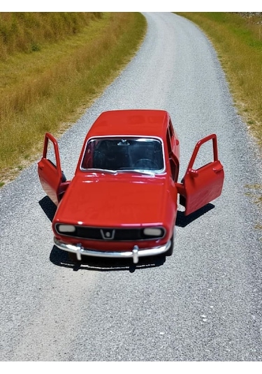 Nostaljik Metal Çek Bırak Kırmızı Araba Renault 12 Kapılar Açılır Diğer