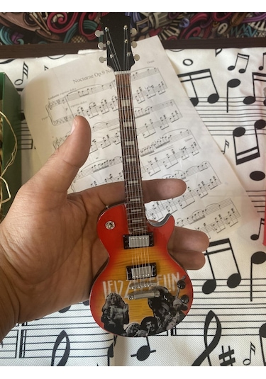 Elektro Gitar El Yapımı Ahşap Minyatür Hediyelik Biblo 25 Cm 2 Le
