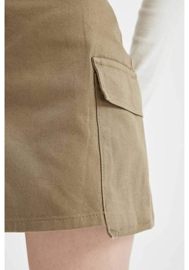 DeFacto Regular Fit Normal Bel Kargo Cepli Gabardin Şort Etek D4991AX24AUKH474 Haki