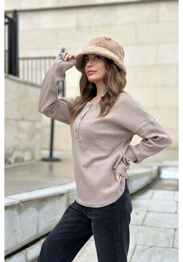 Kadın Vizon Yumuşak Dokulu Düğmeli Triko Kazak, Uzun Kol, Regular Kesim, Standart Boy. Vizon