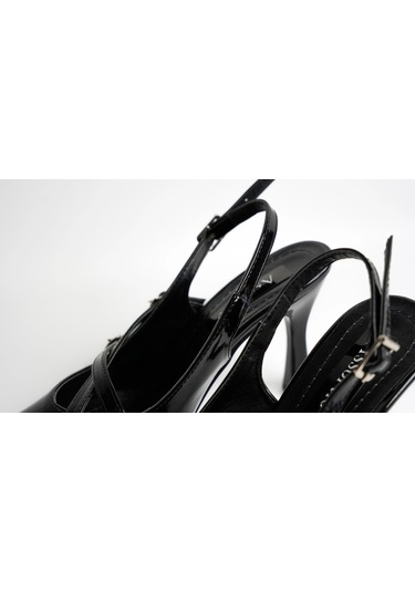 Assortie Siyah Rugan İnce Topuklu Kadın Ayakkabı Çapraz Tokalı, Zarif & Şık Siyah Rugan