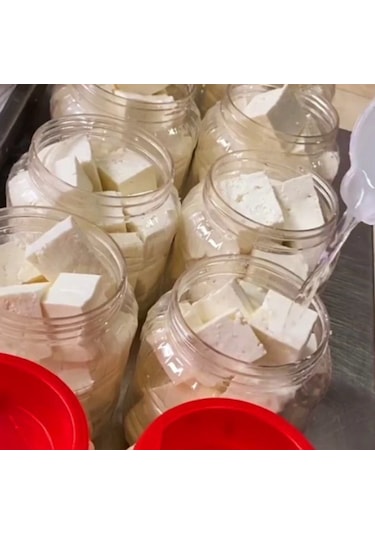 Doğal Köy Peyniri Bidon İçerisinde 1 KG. Kendi İneklerimizin Sütü