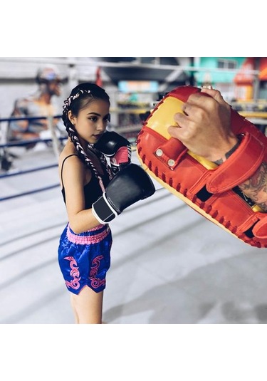Kraliyet Mavisi Muay Thai Boks Şort Çocuklar Yetişkin Kadın Erkek Eğitim Mücadele Kickboks Sandıklar Geniş Elastik Kemer Nakış Desen Boks Şort Mavi