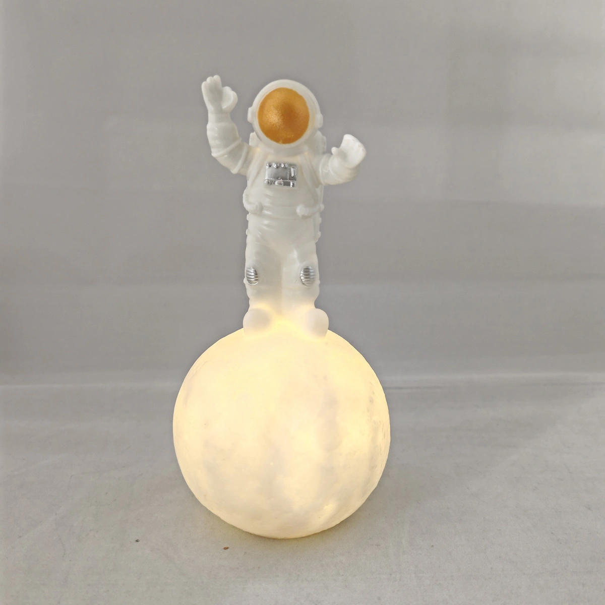 Astronot Şekilli Gece Ve Masa Lambası Krem