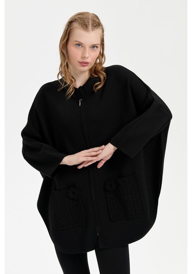 Kadın Dik Yaka Cebi Gül İşlemeli Fermuarlı Kısa Panço Siyah Siyah