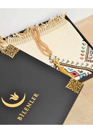 Hediyelik Seccade Tesbih Seti Kilim Desenli Kadife Astarlı Seccade, Kristal Tesbih Ve Özel Kutulu Lüks Hediye Seti Beyaz