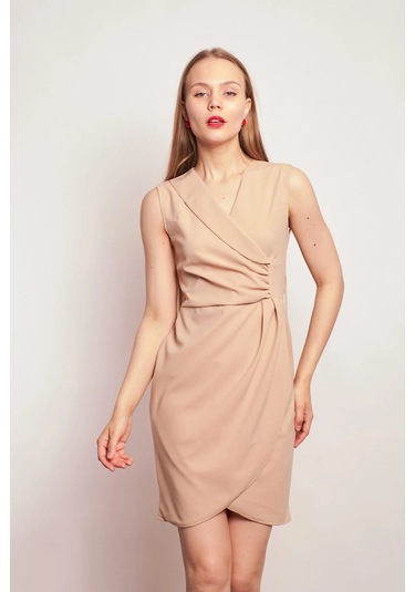 Kruvaze Anvelop Önü Büzgülü Şal Yakalı Kolsuz Likralı Krep Kumaş Elbise-bej Bej