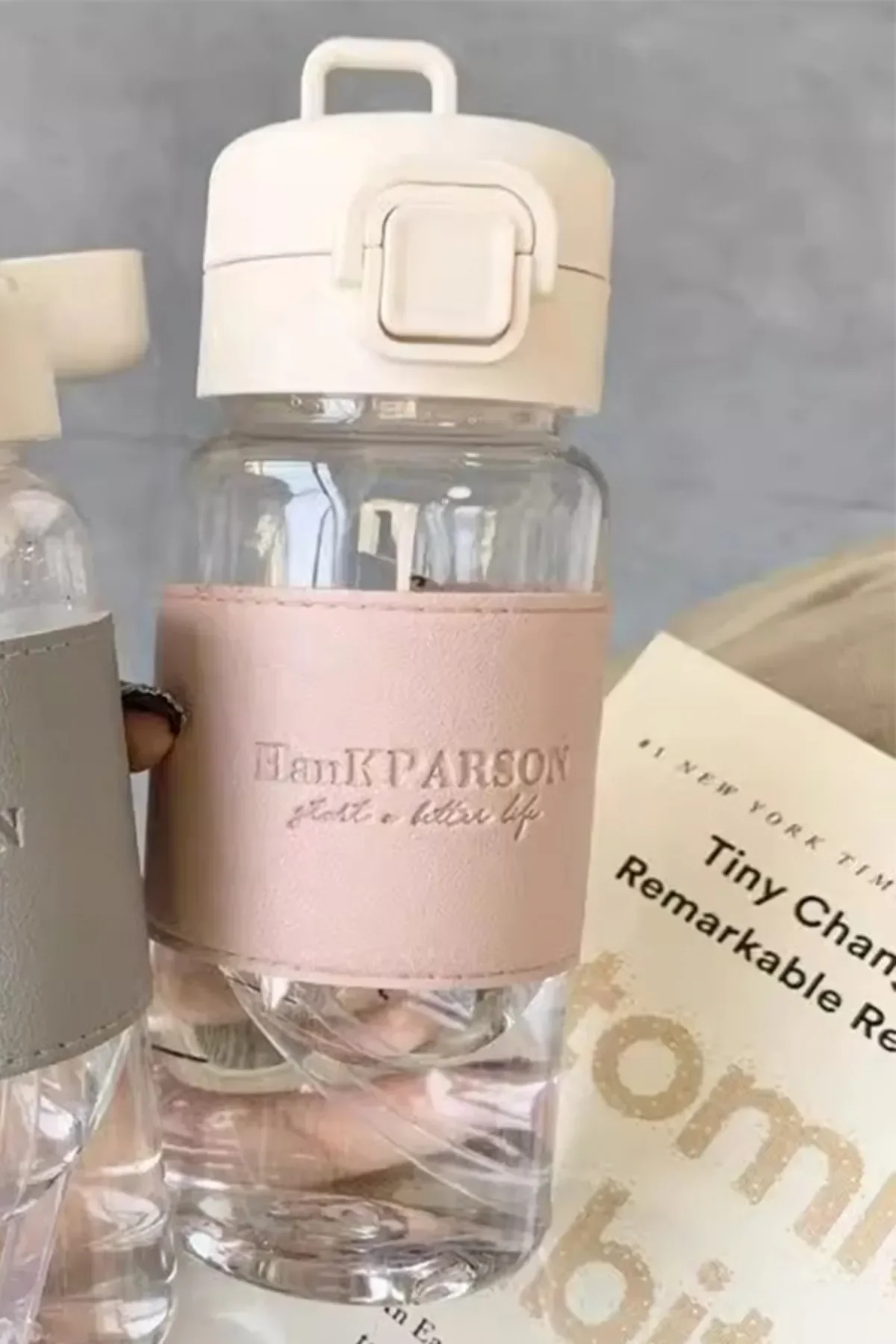 500 Ml Pipetli Plastik Su Şişesi Deri Kaplamalı Taşınabilir Sızdırmaz Öğrenciler Uygun Pembe