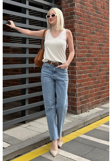 Madmext Beyaz V Yaka Dantelli Kadın Bluz Mg2426