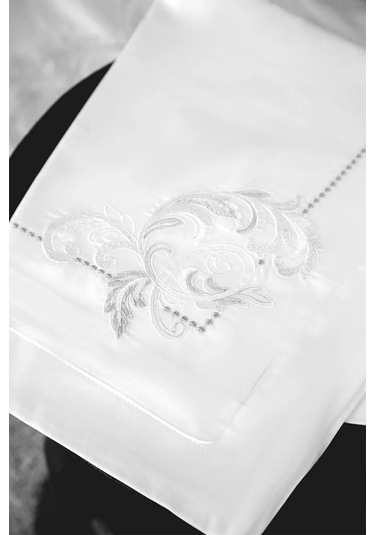 İssimo Voyant Classic Nakışlı 300 Tc Saten Nevresim Takımı Çift Kişilik-2128 Beyaz