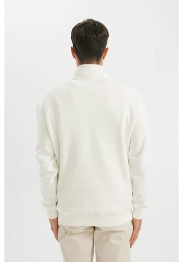 DeFacto Comfort Regular Fit Rahat Kalıp Fermuarlı Dik Yaka Basic Düz Sweatshirt X7405AZ24AUWT32 DeFacto Comfort Regular Fit Rahat Kalıp Fermuarlı Dik Yaka Basic Düz Sweatshirt X7405AZ24AUWT32