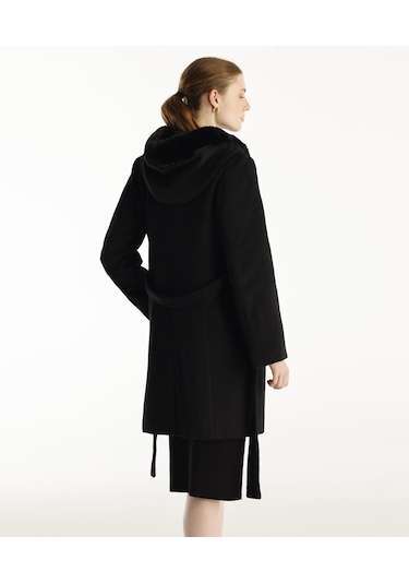 Yargıcı Kapüşon Detaylı Palto Siyah